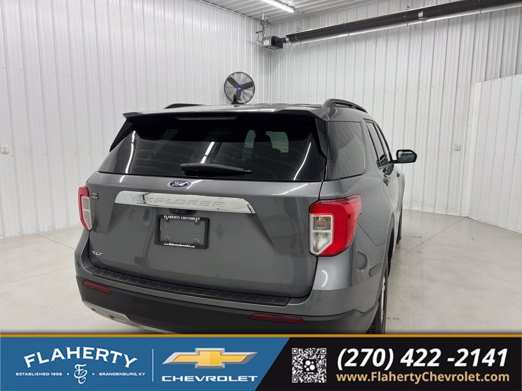 Used 2024 Ford Explorer XLT w/ Equipment Group 202A RWD image 3