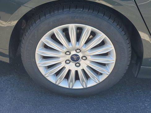 Used 2016 Ford Fusion SE FWD image 8