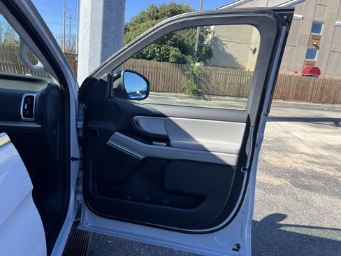 New 2025 Ford Expedition Active image 24