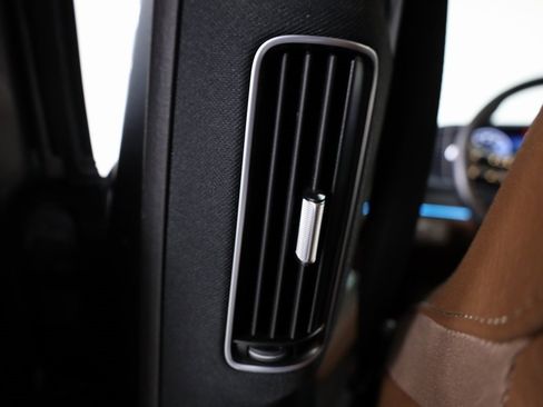 Used 2025 Mercedes-Benz GLS 450 4MATIC w/ AMG Line Exterior image 38