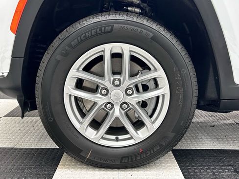 New 2025 Jeep Grand Cherokee L Laredo image 9