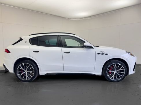 Used 2024 Maserati Grecale Trofeo image 2