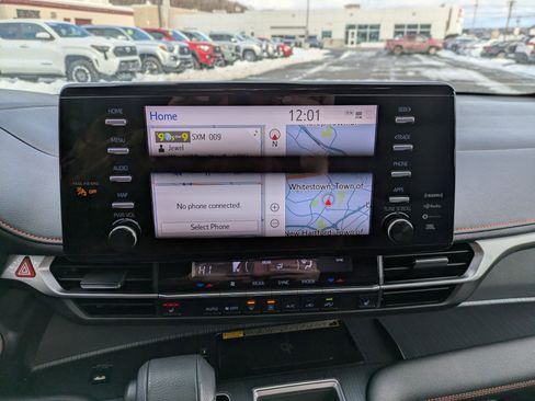 Used 2022 Toyota Sienna XSE image 11