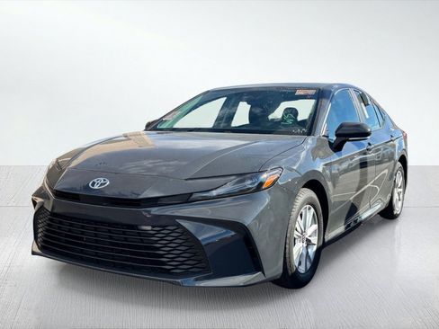 Used 2025 Toyota Camry LE image 2