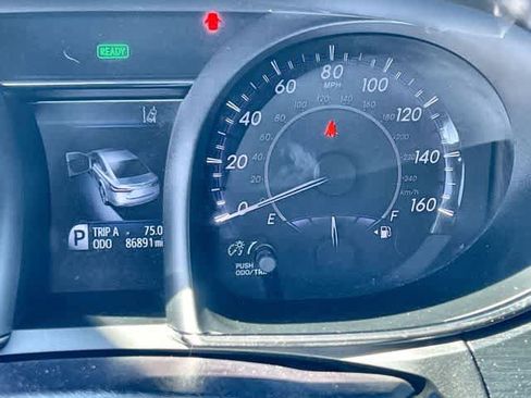 Used 2016 Toyota Avalon Limited image 19