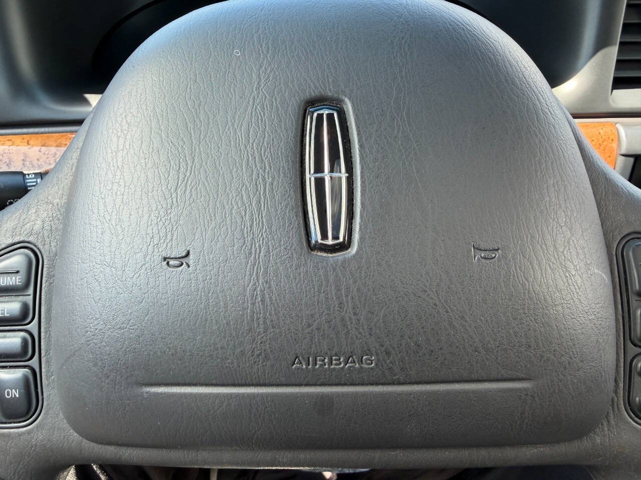 Used 2001 Lincoln Continental FWD image 20