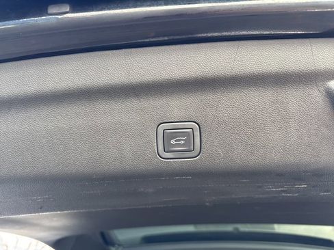 Used 2023 Chevrolet Tahoe High Country image 14