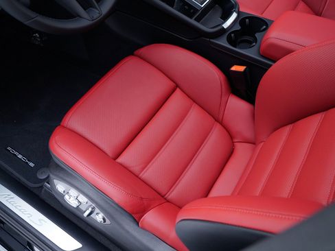 New 2026 Porsche Macan S image 17