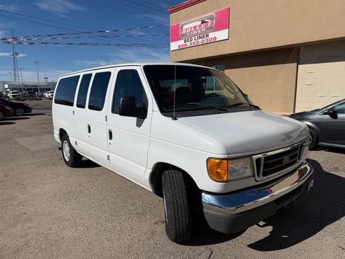 Used 2005 Ford E-150 and Econoline 150 Wagon image 2