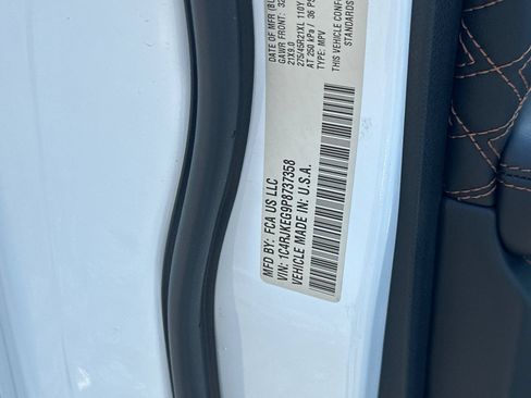 Used 2023 Jeep Grand Cherokee L Summit AWD/4WD image 45