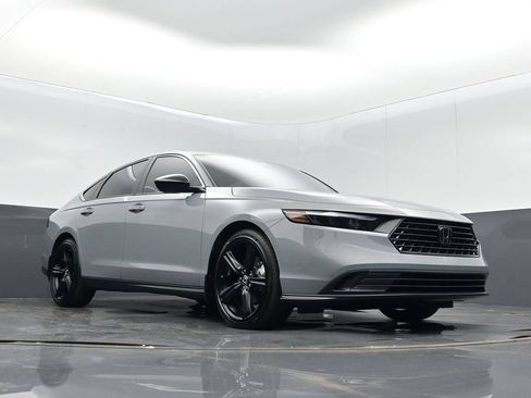 Used 2025 Honda Accord Sport image 10
