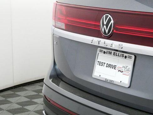 Used 2024 Volkswagen Atlas SE image 36