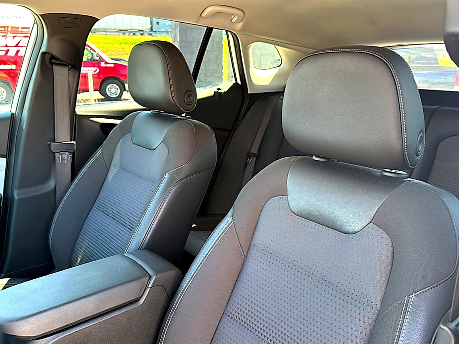 Used 2025 Chevrolet Trax LT FWD image 14