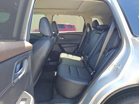Used 2023 Nissan Rogue SV w/ SV Premium B Package FWD image 9