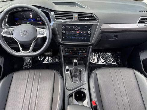 Used 2024 Volkswagen Tiguan SE image 16