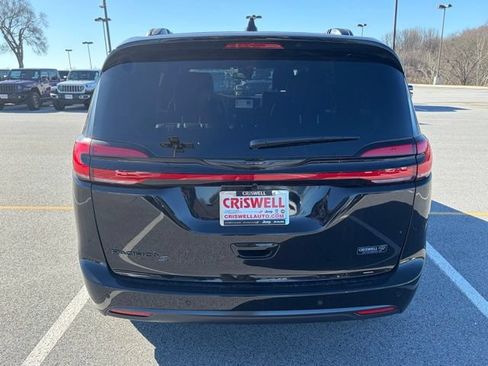 New 2026 Chrysler Pacifica Select w/ S Appearance Package FWD image 6