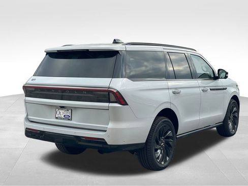 New 2025 Lincoln Navigator Reserve w/ Jet Appearance Package image 5