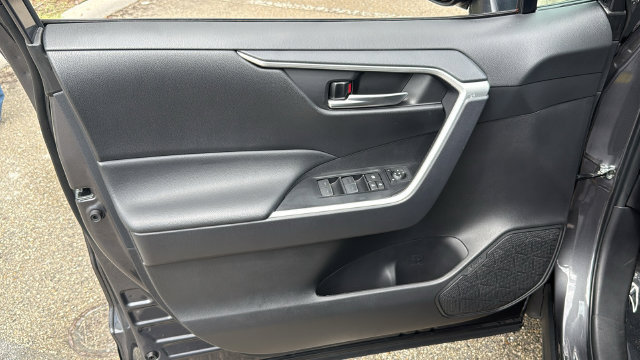 Used 2024 Toyota RAV4 XLE w/ Convenience Package FWD image 17