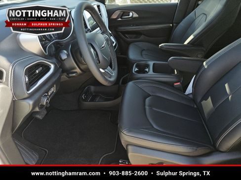 New 2026 Chrysler Pacifica Select FWD image 20
