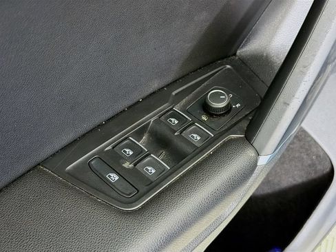 Used 2020 Volkswagen Tiguan SE w/ Panoramic Sunroof Package FWD image 21