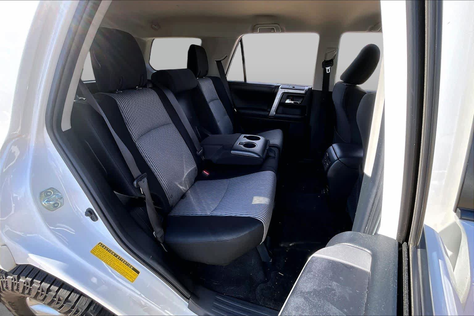 Used 2018 Toyota 4Runner SR5 AWD/4WD image 18