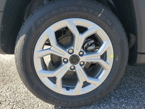 New 2026 Jeep Compass Latitude image 5