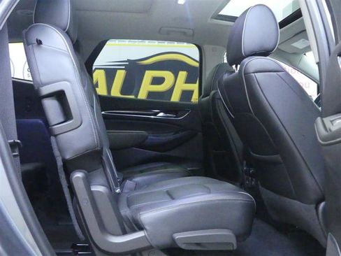 Used 2021 Buick Enclave Avenir w/ Avenir Technology Package image 22