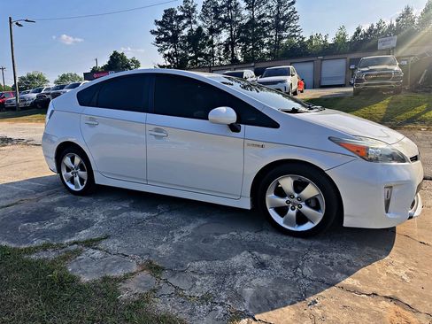 Used 2013 Toyota Prius Five image 3