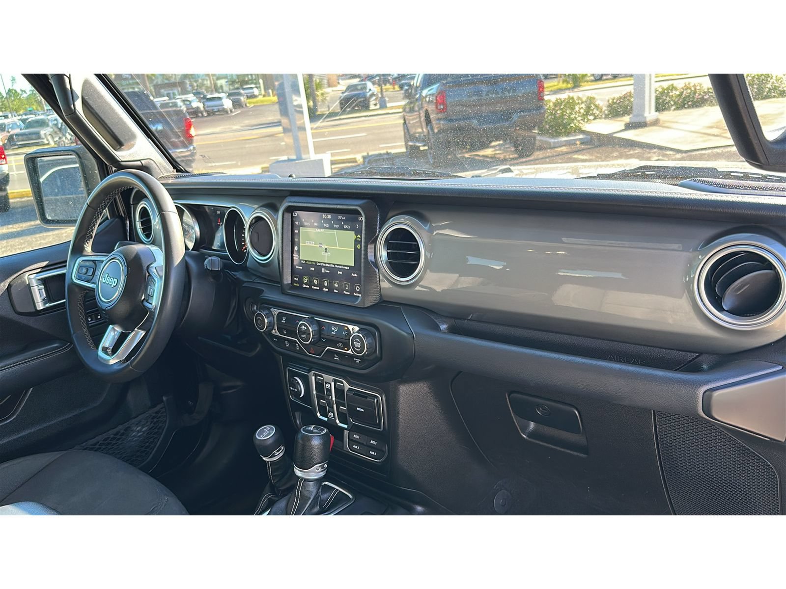 Used 2023 Jeep Wrangler Unlimited Sahara AWD/4WD image 24