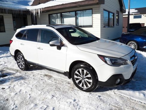 Used 2018 Subaru Outback 3.6R Touring image 4