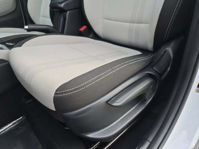 Used 2025 Hyundai Venue SEL FWD image 11