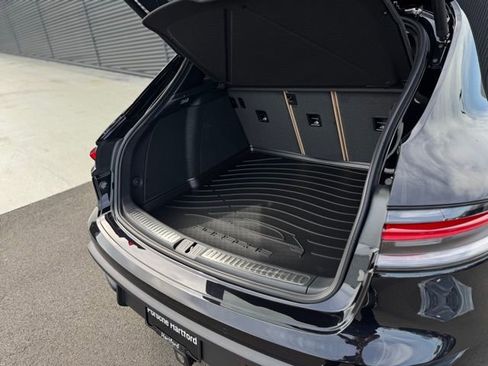 New 2026 Porsche Macan image 35