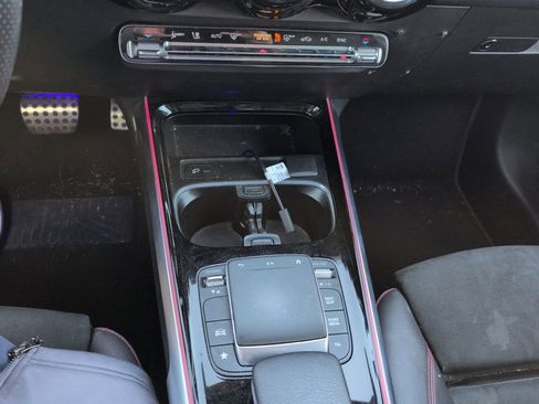 Used 2021 Mercedes-Benz GLB 250 image 11