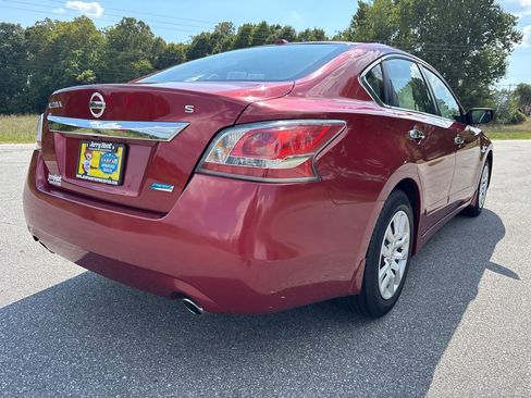 Used 2014 Nissan Altima 2.5 S w/ Display Audio Package FWD image 5