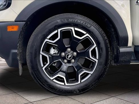 Certified 2025 Ford Bronco Sport Outer Banks w/ Outer Banks Tech Package+ AWD/4WD image 9