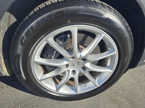 Used 2024 Porsche Cayenne image 9