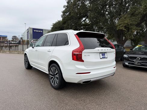 Used 2021 Volvo XC90 T5 Momentum w/ Advanced Package image 4