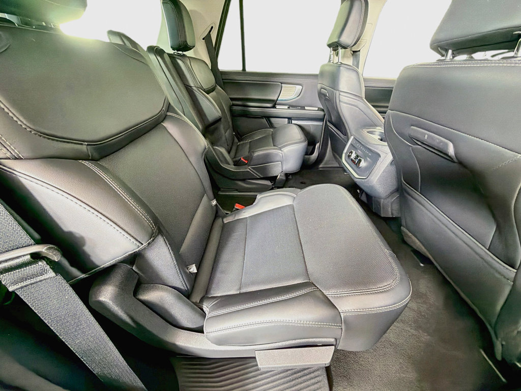 Used 2025 Ford Expedition Platinum AWD/4WD image 32