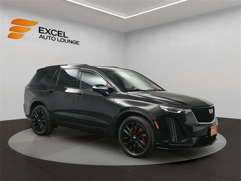 Used 2022 Cadillac XT6 Sport w/ LPO, ONYX Package image 7
