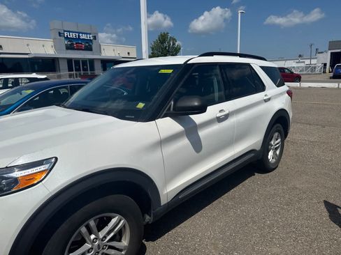 Used 2023 Ford Explorer XLT w/ Equipment Group 202A AWD/4WD image 28