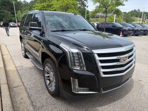 Used 2015 Cadillac Escalade Luxury RWD image 4