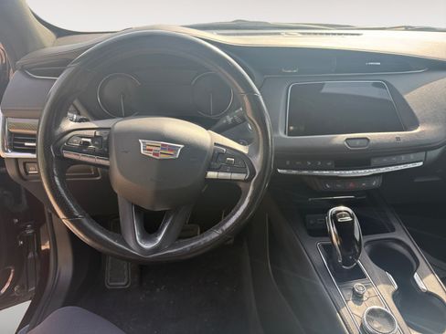 Used 2020 Cadillac XT4 Sport w/ Cold Weather Package FWD image 10