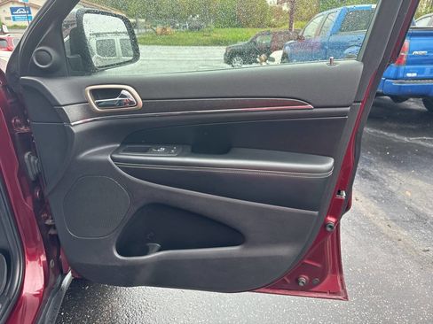 Used 2017 Jeep Grand Cherokee Limited w/ Luxury Group II image 24