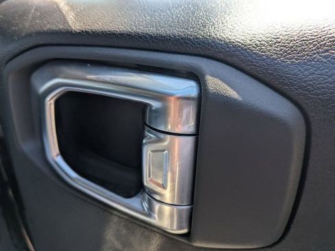 Used 2025 Jeep Wrangler Unlimited Rubicon AWD/4WD image 31