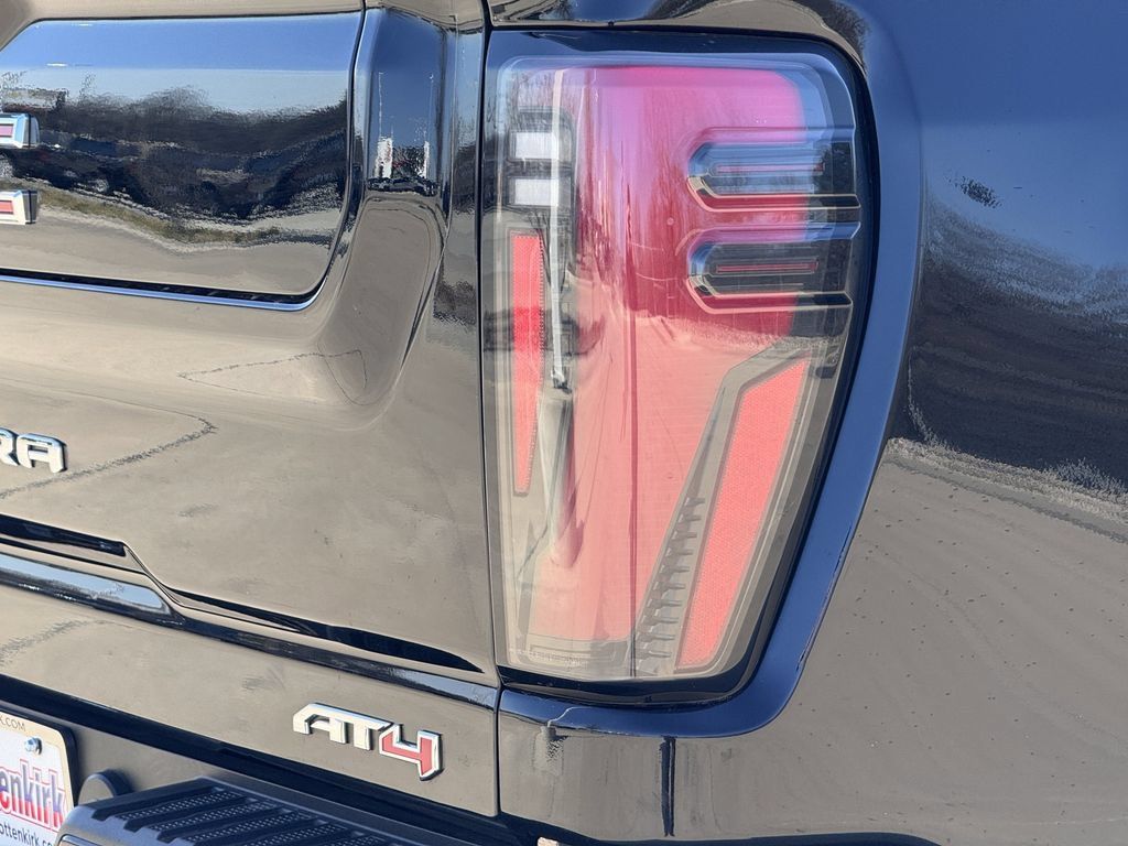 Used 2025 GMC Sierra 2500 AT4 w/ AT4 Premium Plus Package AWD/4WD image 5