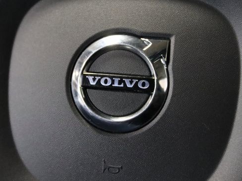 Used 2022 Volvo XC90 T6 Momentum w/ Advanced Package image 36