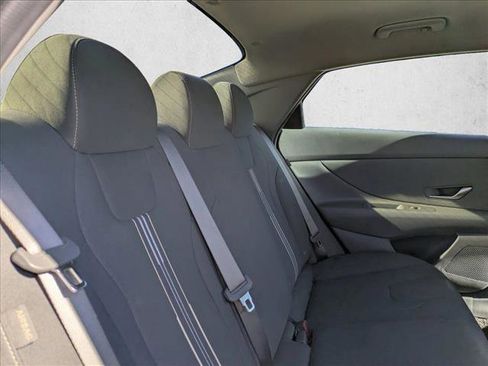 Used 2025 Hyundai Elantra Sport image 19