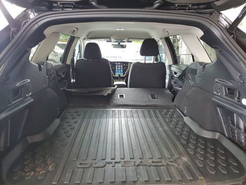 Used 2024 Subaru Outback Premium AWD/4WD image 9