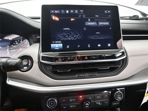 Used 2024 Jeep Compass Limited image 34