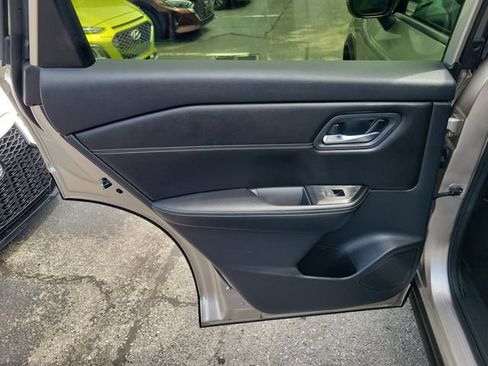 Used 2024 Nissan Rogue SL FWD image 14
